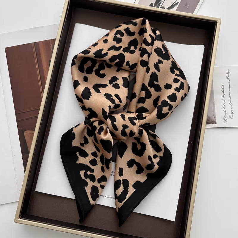 럭셔리 레오파드 프린트 여성용 새틴 넥 스카프 스퀘어  - Ascot Neck Scarf 리뷰 및 가격